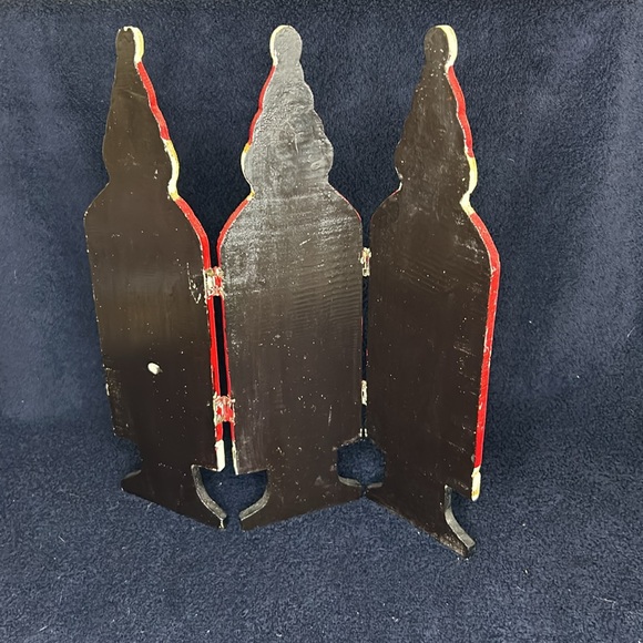 Wood 3 Panel Santas and Soldiers. Vintage. Carved fronts. Two sets of 3 panels - Picture 3 of 7